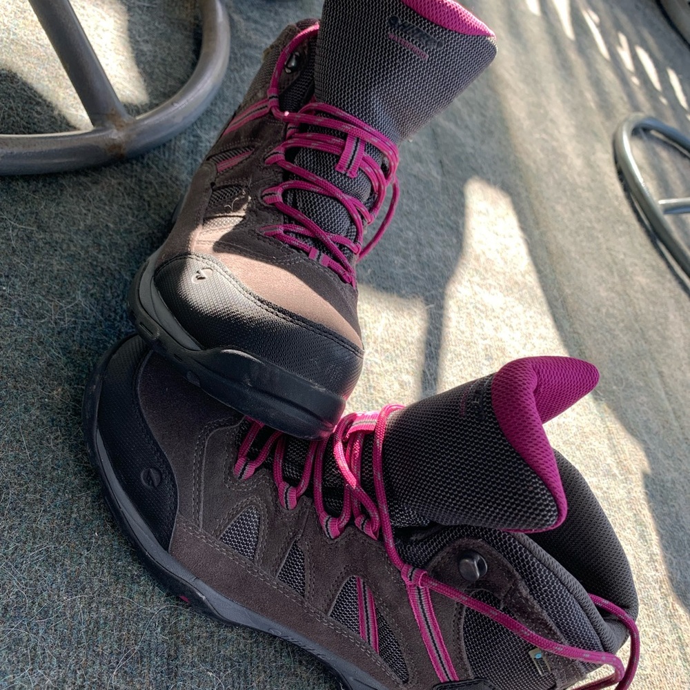 Hi-Tec Waterproof Hiking boot/highrise shoe